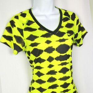 NIKE Runnimg Top